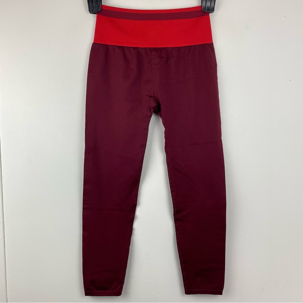 Fabletics size Medium Women’s Red High Waisted Seamless Stripe 7/8 Leggings NWT